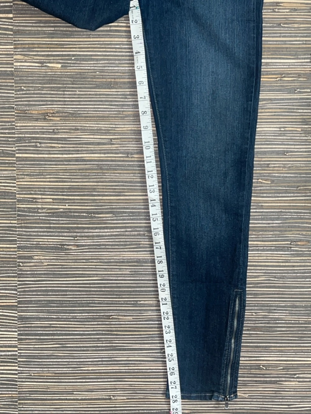 Paige Jeans Mercy Skinny Zipper
Ankle Size 27 - Picture 10 of 14